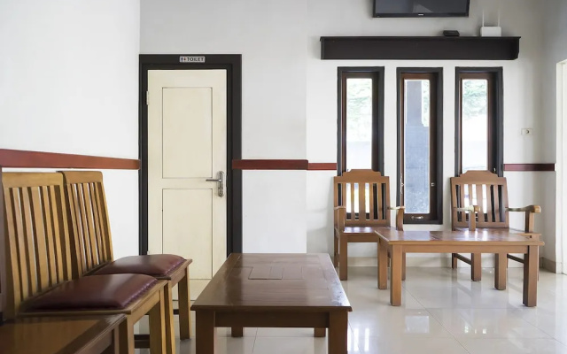 OYO 1283 Guest House Loemajan