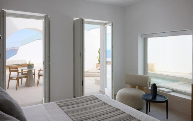 Omna Caldera Suites