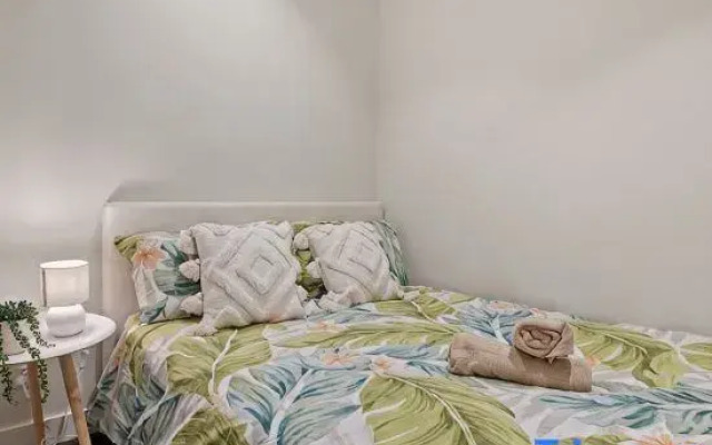 EQ Tower Ultra-Modern 2BR- CBD Base Mel Central