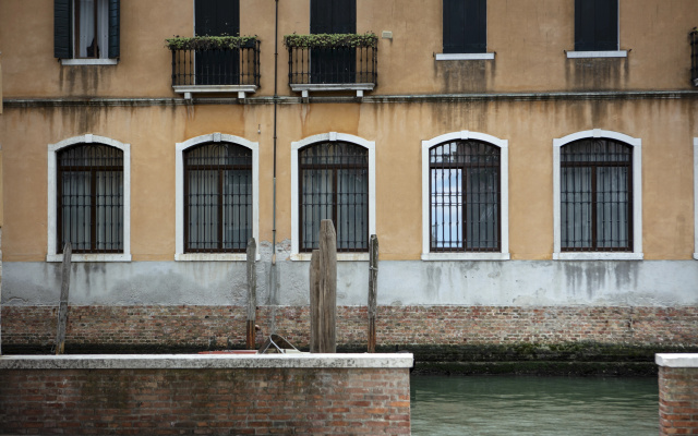 Aqua Apartments