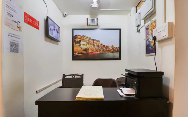 OYO Flagship 79152 Golden Cafe