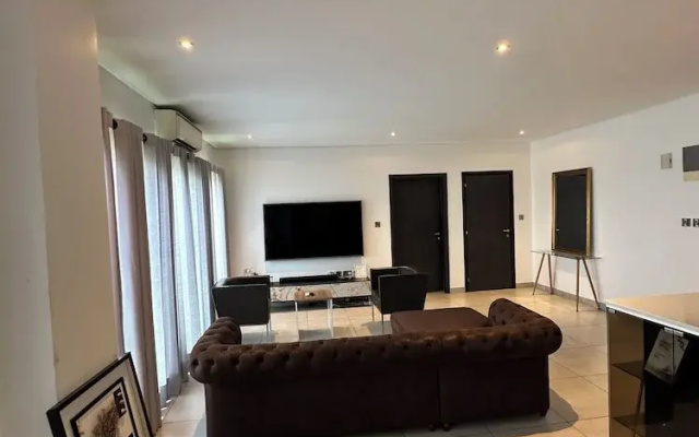 Peravi Suites at the Signature