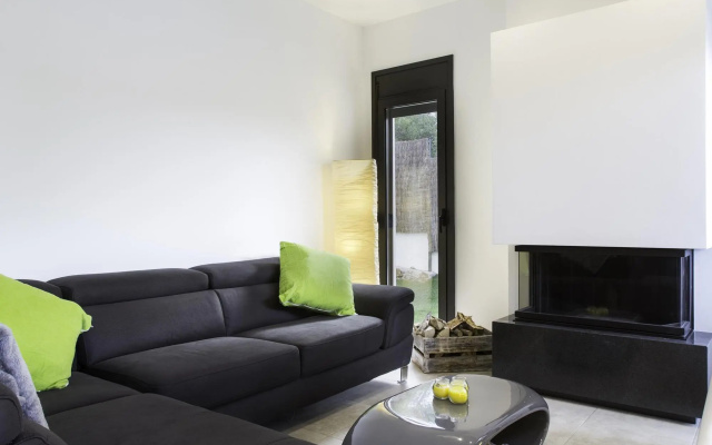Elia in L'Escala with 3 bedrooms and 2 bathrooms