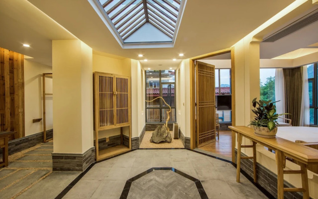 Wuyishan Old Street Hill Lodge