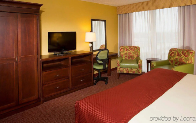 Rosen Inn, closest to Universal