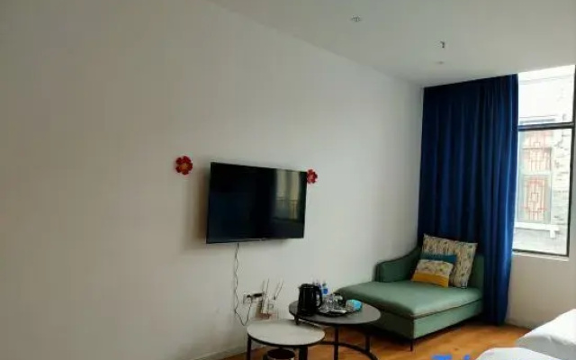 Silin Homestay (Leshan High-speed Railway Shihao Plaza)