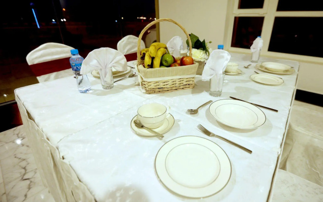 OYO 118 Golden Crown Hotel