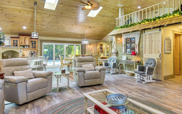 Peaceful 3-bedroom Home w/ Pool in Sarasota
