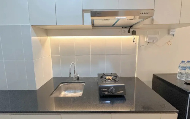 Pleasant And Good Location Studio At Bale Hinggil Apartment