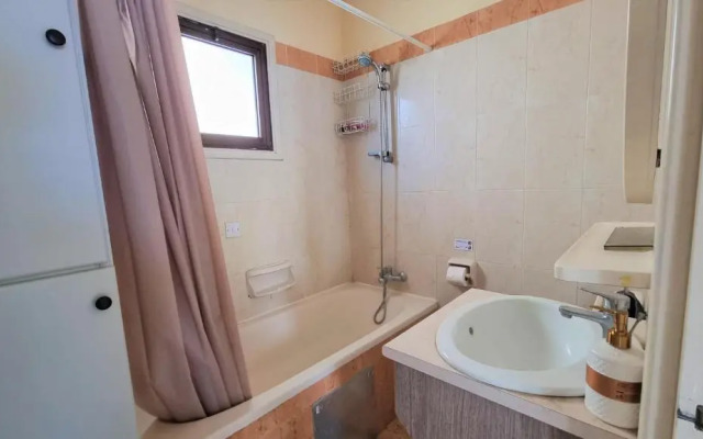 Comfy Rooms + Near SALT LAKE + 100MBit Internet + Shared Apartment