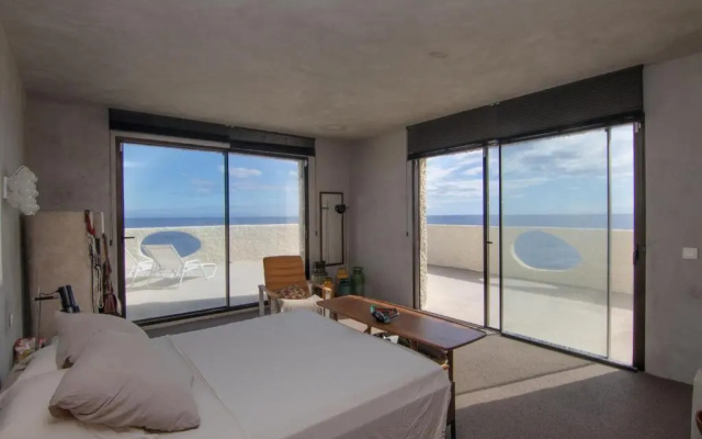 Exclusive Design Villa : 1080 m2, oceanfront, 2 swimming pools.