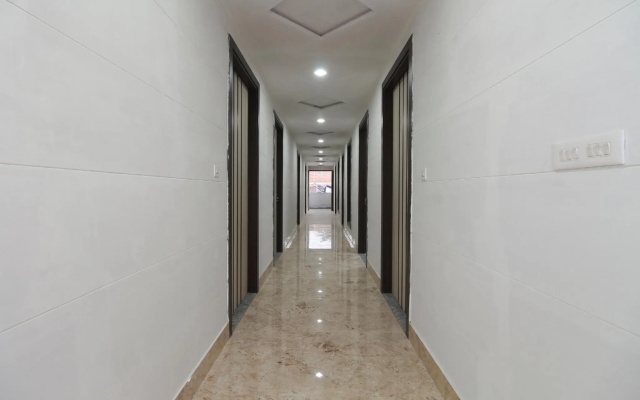 OYO 65596 Hotel Hira Ganga