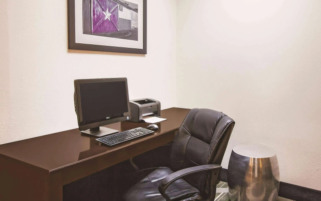 La Quinta Inn & Suites by Wyndham Beaumont West