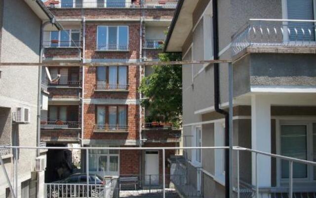 Отель Georgievi Guest House Болгария, Поморие - отзывы, цены и фото номеров - забронировать отель Georgievi Guest House онлайн вид на фасад