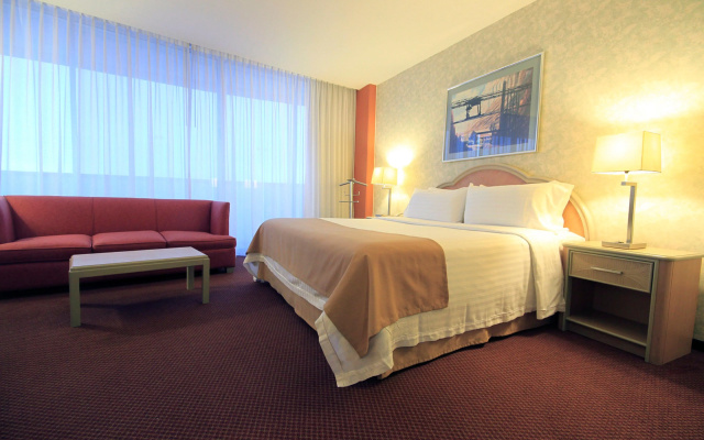 Holiday Inn Monterrey - Parque Fundidora by IHG