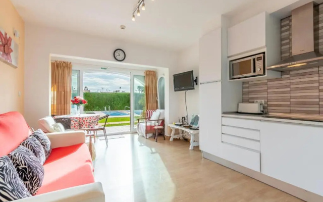 Well equipped 1 Bedroom Bungalow