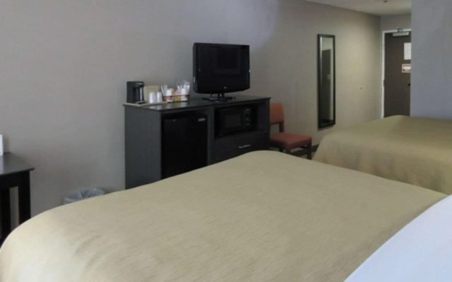 Quality Inn & Suites Fresno Northwest