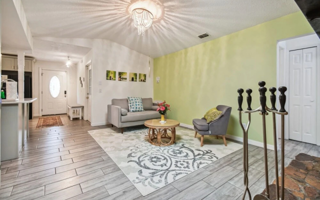 TRANQUILITY. Gated Estate Home. Privacy.