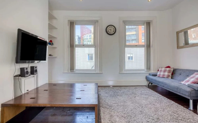 Spacious 2bed for 4p, 2mins to Paddington Station