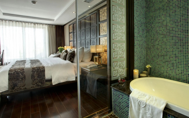 Golden Lotus Luxury Hotel