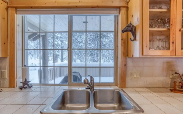 Spectacular Mountain Views and Outdoor Gatherings - Charming Oasis