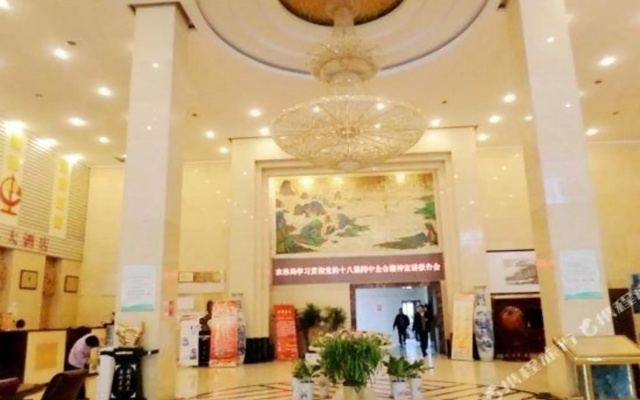 Luo Bei Chun Hotel