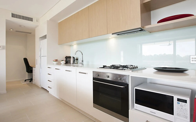 Saltwater Suites - 1, 2 & 3 Bed Waterfront Apartments