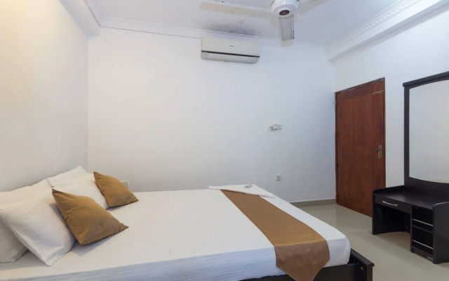 OYO 293 Akara Suites And Apartments
