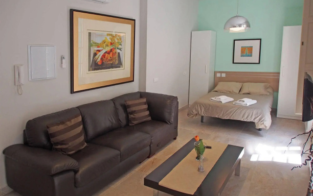 Feel Apartments Picasso Center
