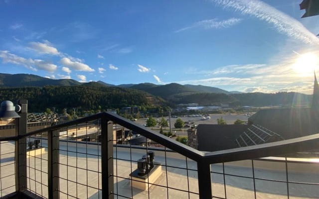 Shared Roof Top Hot Tub Silver Mtn