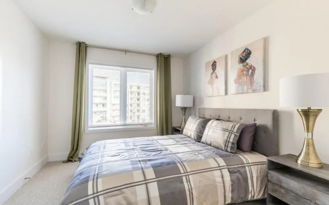 4BR 3BA Townhouse on Lake Ontario Free Parking Gym 2