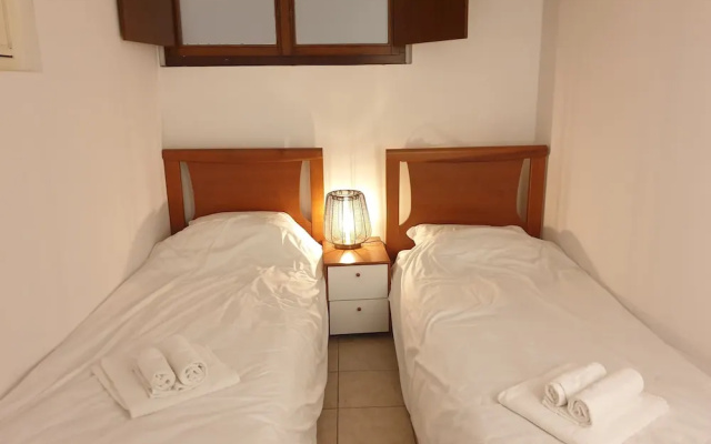 Captivating 2 Bedroom Apartment in Acquaseria