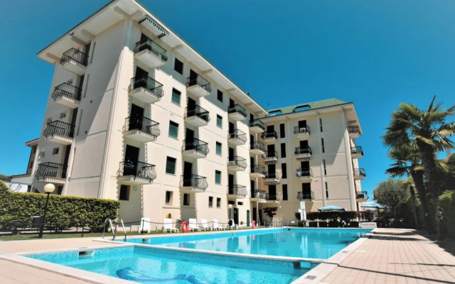 Comfy Flat With Pool and Balcony