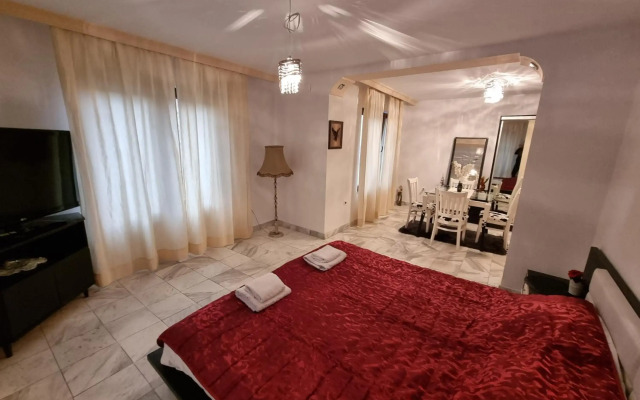 Tsar Simeon, 2 bedroom, living room and fireplace