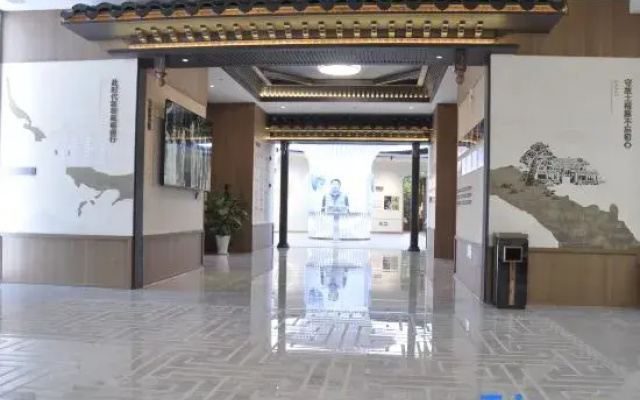 Quanfu Light Luxury Hotel (Kunming Anning Donghu Park Wuyue Plaza)