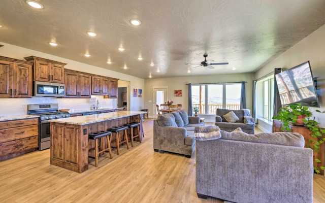 Stunning Adobe Home Overlooking Silver Reef