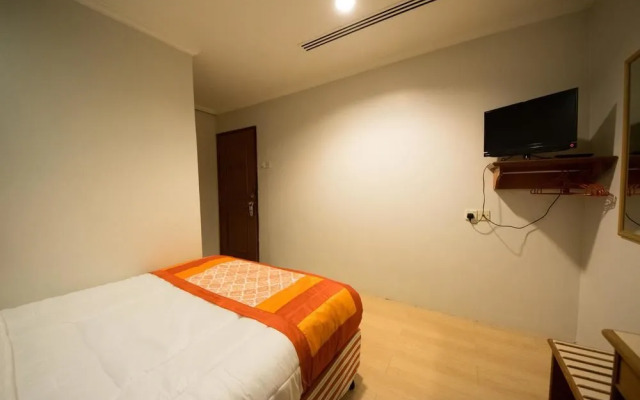 OYO 111 Hotel China Town Inn