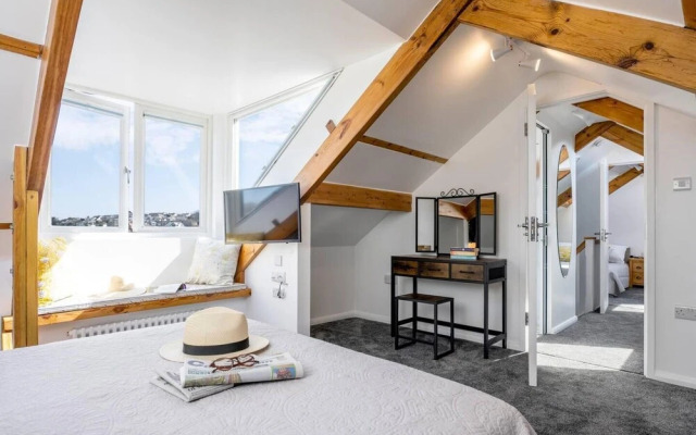 Luxurious 2 Bedroom Apartment With Estuary View