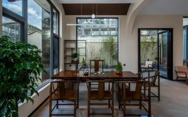 Yunmujing Light Luxury Homestay (Shangri-La Dukezong Ancient City Branch)