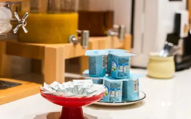 Ibis Hotel (Xiangyang People's Square Traditional Chinese Medicine Hospital)