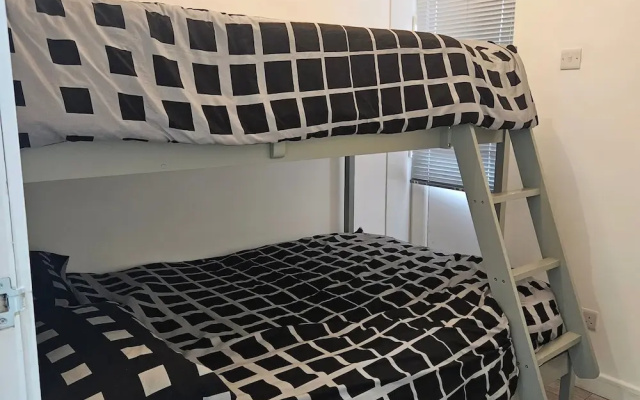 Modern 2-bedroom Apartment, Near Central London