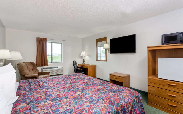 Days Inn by Wyndham Manchester