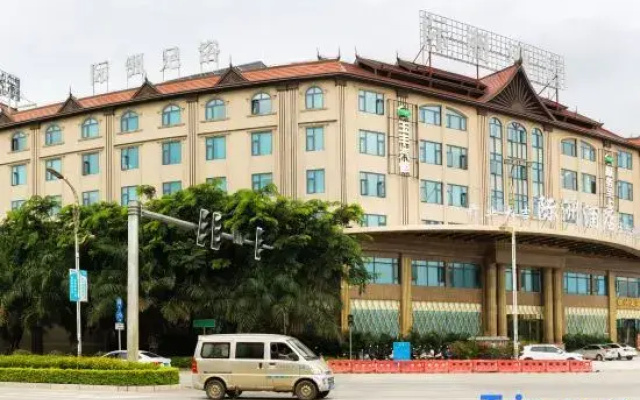 Mangshi Jizhou Hotel (Mangshi Square)