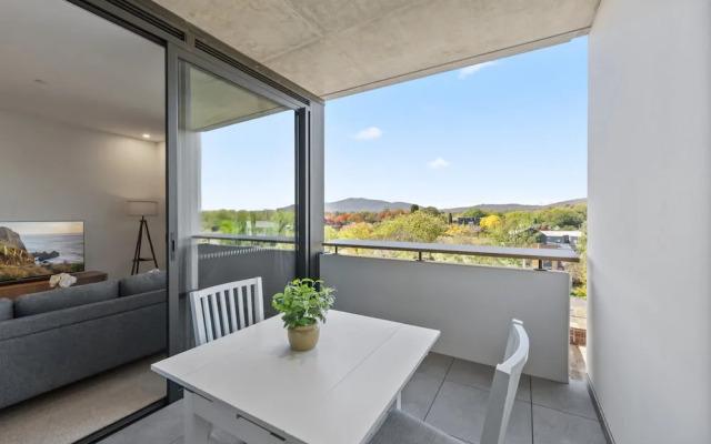 Stylish 2-bed Stay Near Canberra Centre