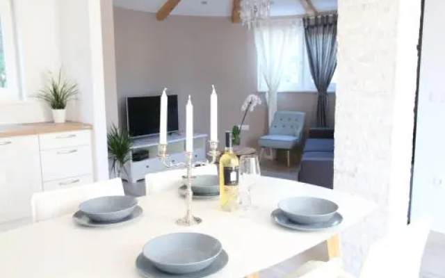 Apartments Tisno