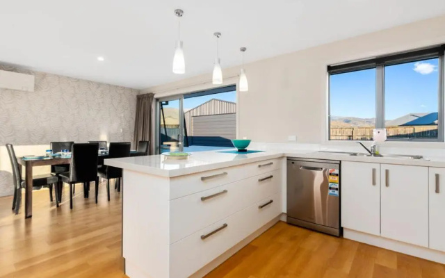 Pisa Oasis - Cromwell Holiday Home