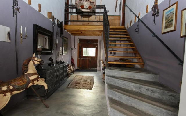 Tniqua Stable Inn