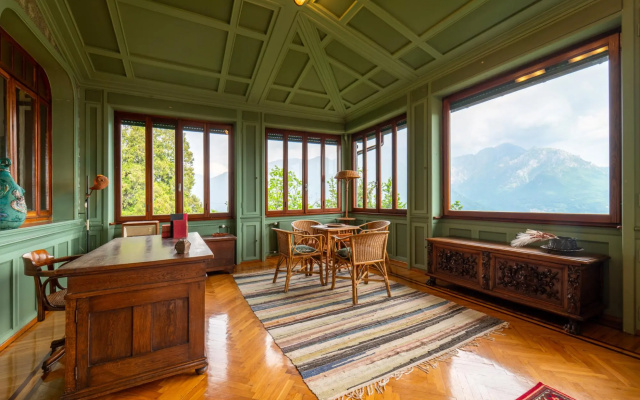 Family Villa with Stunning Lake View by Wonderful Italy