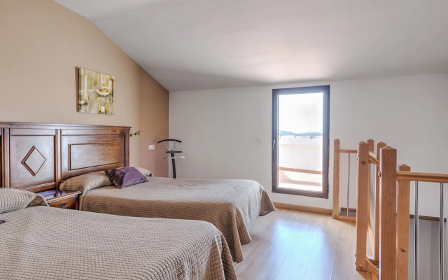 Voguish Apartment in Gudar With Heating