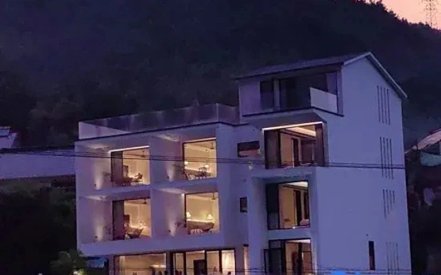 Lotus Mountain Hotel
